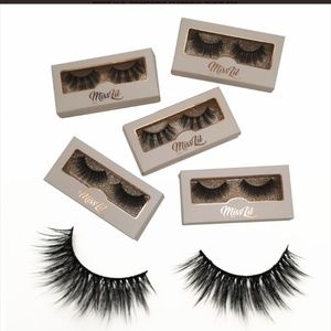 Miss Lil Eyelashes Extension #22